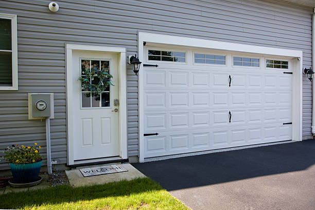 24/7 Emergency Garage Door Panel Replacement experts in Tri-Lakes, IN
